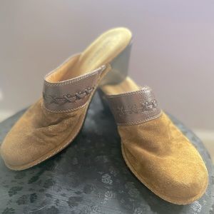 Soft spots slide on backless brown booties